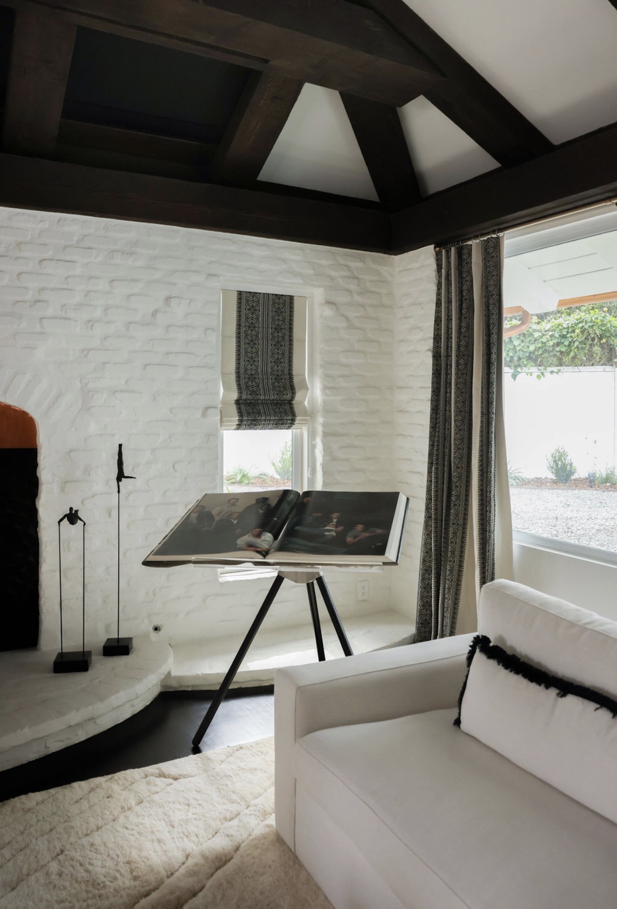 Capa Fina interior design — Encino — Interior VII